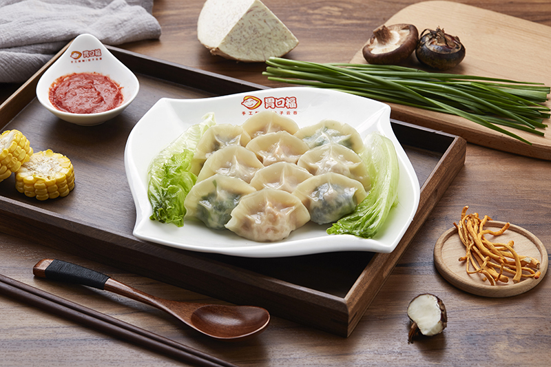 中秋佳節，月圓之夜，與家人歡聚，吃團圓餃子！